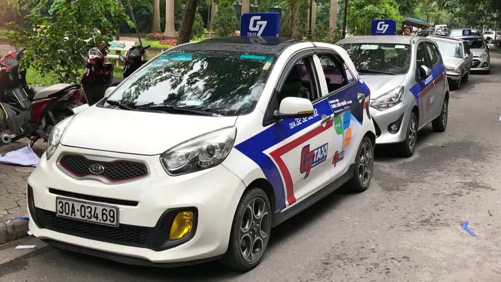 Hành khách dễ dàng thanh toán phí cước khi đặt xe điện Xanh SM (Ảnh: G7taxi.vn)