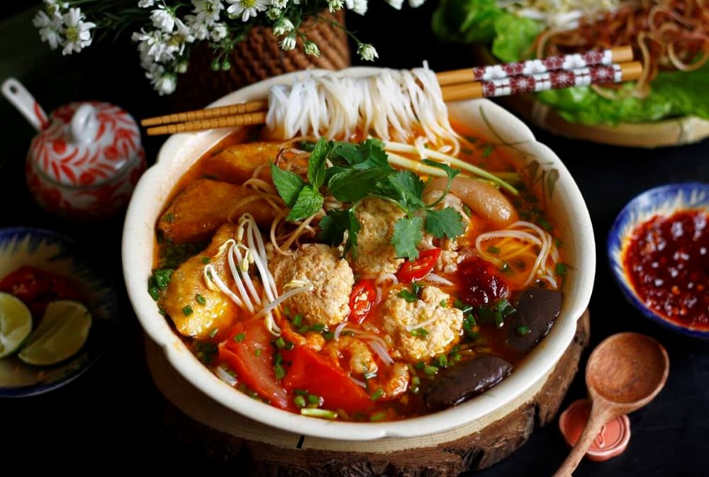 Bún riêu 19 Tăng Bạt Hổ là một trong những quán bún riêu ngon ở Bình Thạnh 
