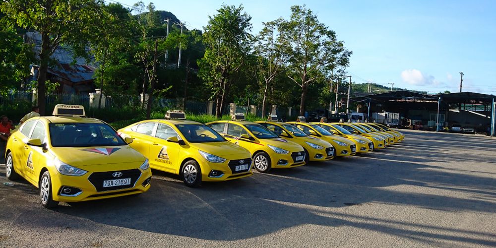 Dòng taxi Asia với màu vàng đặc trưng, dễ nhận biết 