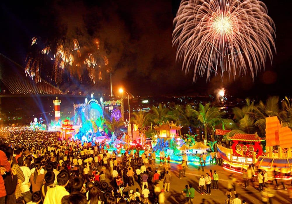 Địa điểm ngắm pháo hoa đẹp tuyệt vời ở Carnaval Hạ Long (Ảnh: Sưu tầm Internet)