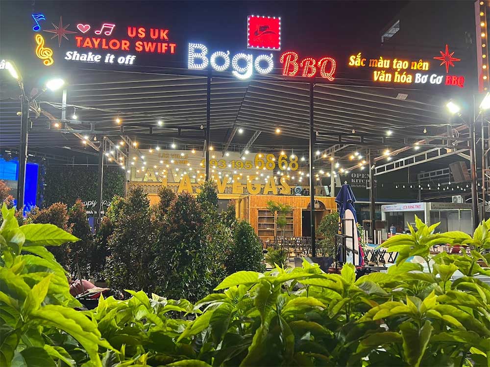 Không gian quán Bogo BBQ Buffet thuộc dạng mở nên rất thông thoáng (Ảnh: Google Maps)