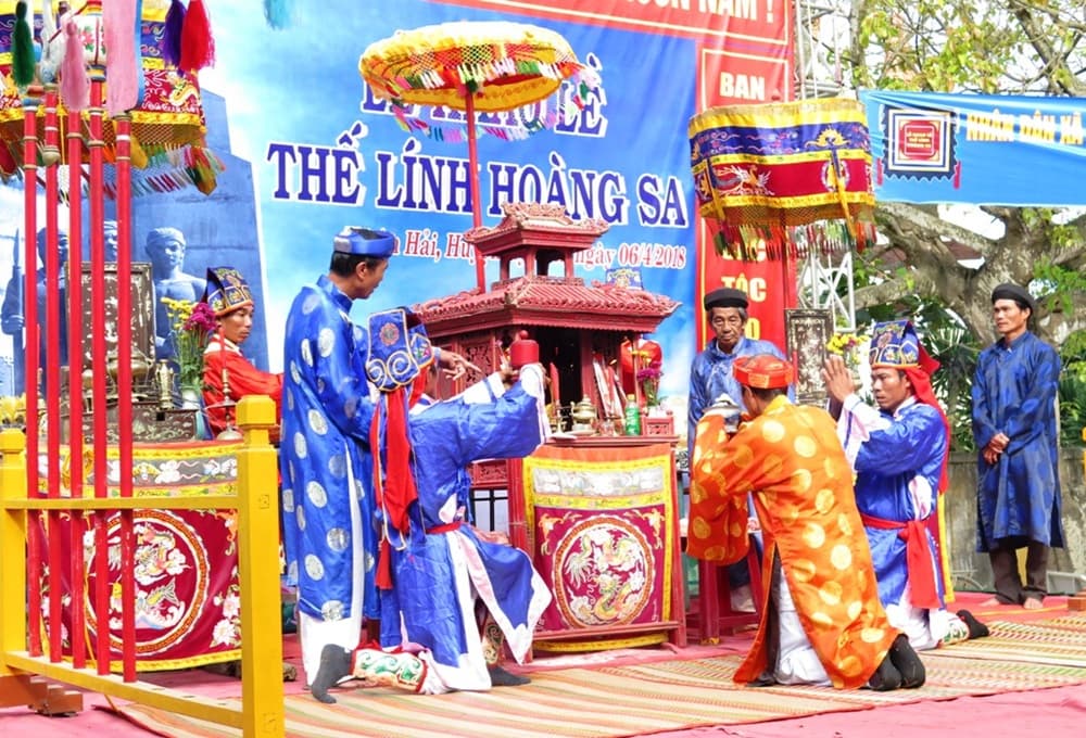 Lễ Khao lề Thế lính Hoàng Sa là nghi lễ truyền thống của người dân huyện đảo Lý Sơn (Ảnh: Báo điện tử - Đảng Cộng sản Việt Nam)