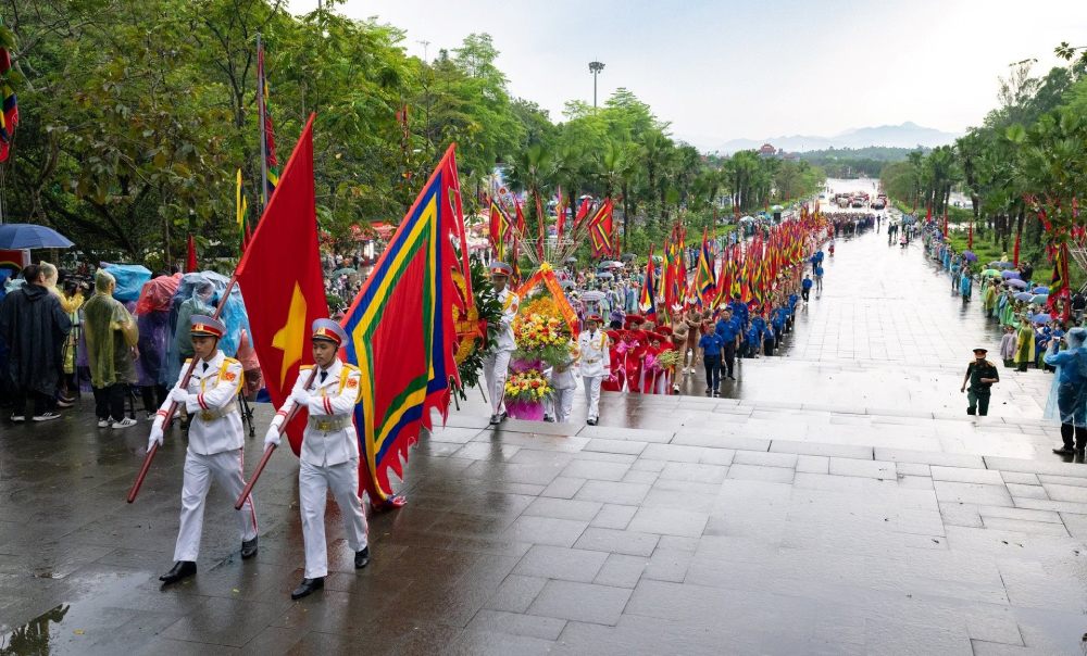 Lễ hội Đền Hùng được tổ chức nhằm tưởng nhớ công lao dựng nước của các vua Hùng