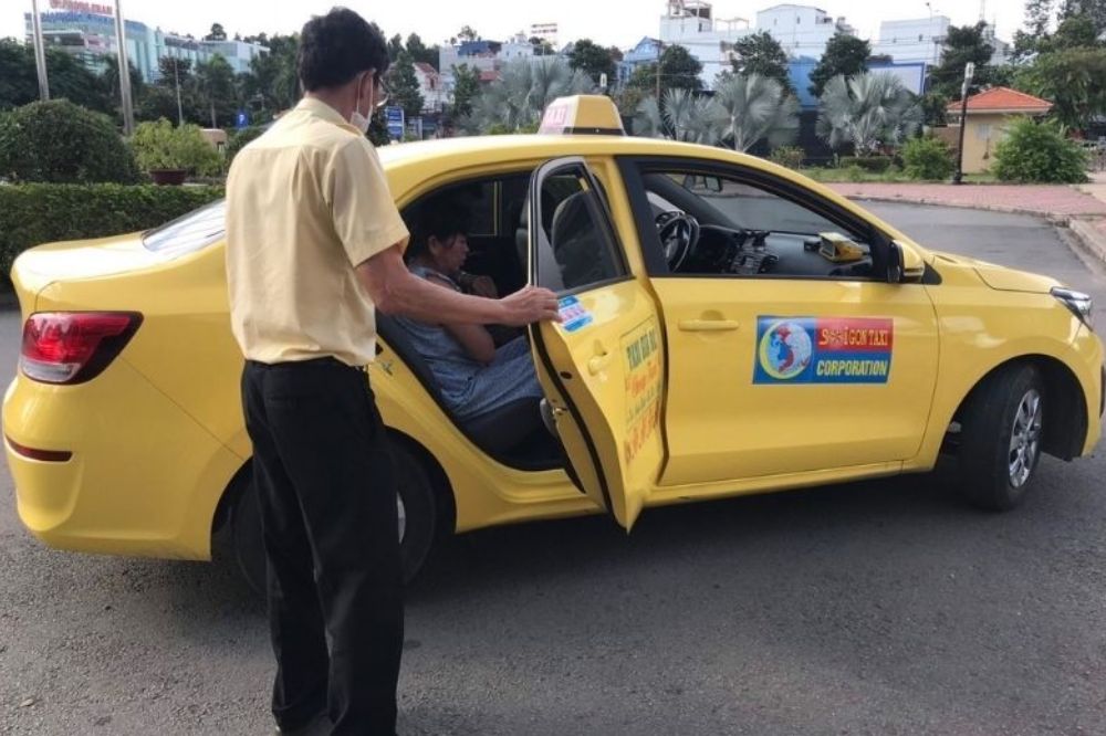 Đội ngũ tài xế Sài Gòn Taxi phục vụ chu đáo, nhiệt tình (Ảnh: Sưu tầm Internet)