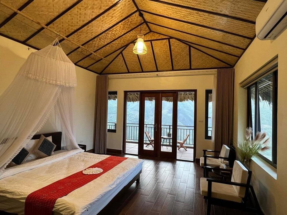 Đa số các phòng nghỉ tại Ta Xua Ecolodge đều có ban công view núi thoáng đãng