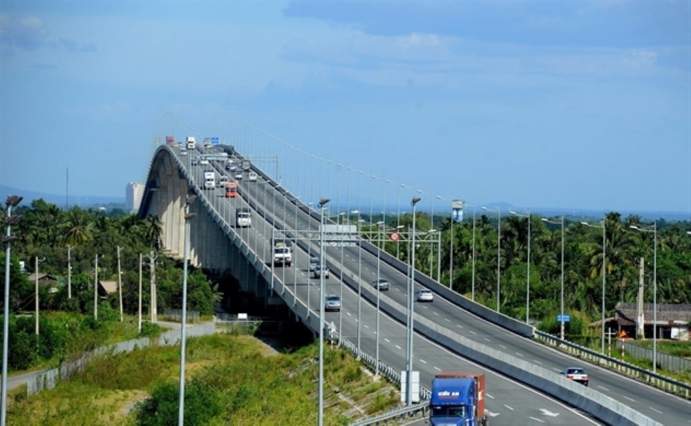 Đường di chuyển đến huyện Xuân Lộc khá đẹp và dễ đi, rất thuận tiện để tự lái xe