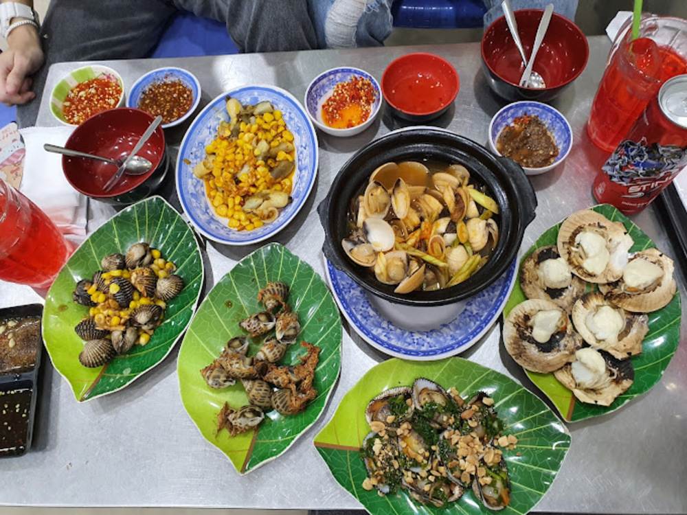 Menu các món ốc đa dạng, ốc tươi, khá to, rất đáng thử 