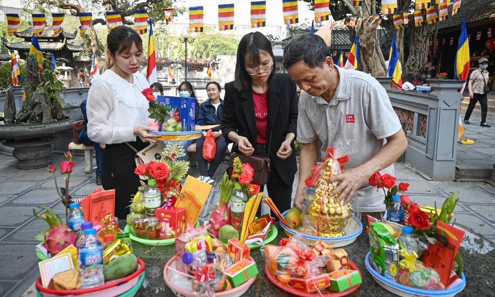 Mâm lễ được chuẩn bị cẩn thận và bày biện đẹp mắt