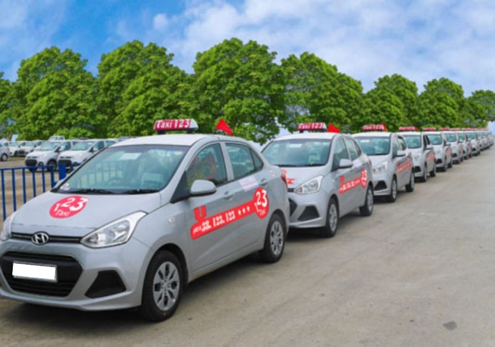 Taxi 123 quen thuộc đối với người dân địa phương và du khách khi đến đây (Ảnh: Sưu tầm Internet)