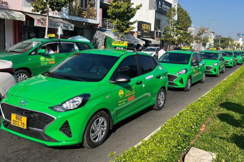 Taxi Mai Linh sở hữu đội ngũ tài chế chuyên nghiệp và thân thiện (Ảnh: Sưu tầm Internet)