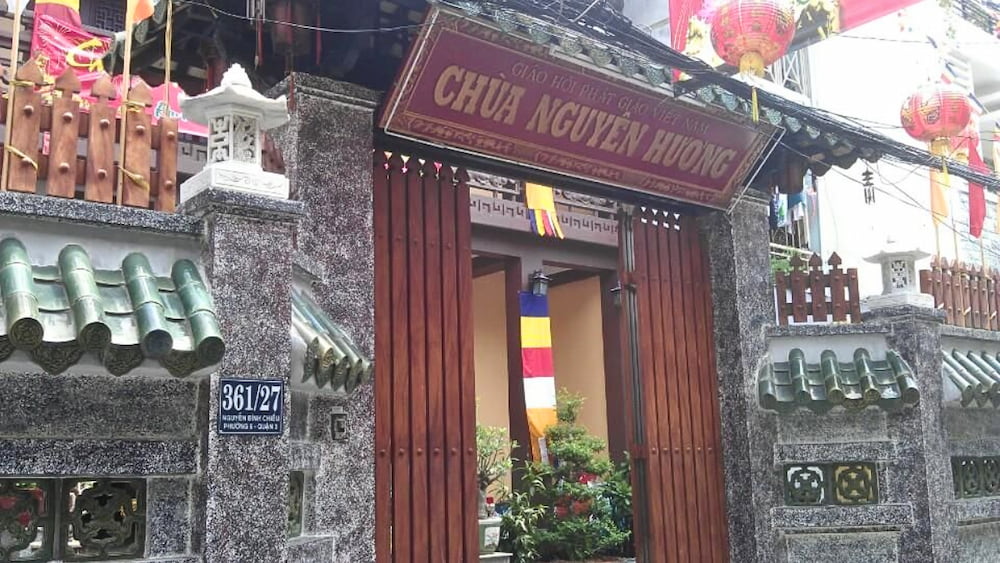 Chùa Nguyên Hương kết hợp hài hòa giữa nét truyền thống Bắc Tông và nghệ thuật điêu khắc chùa Việt Nam