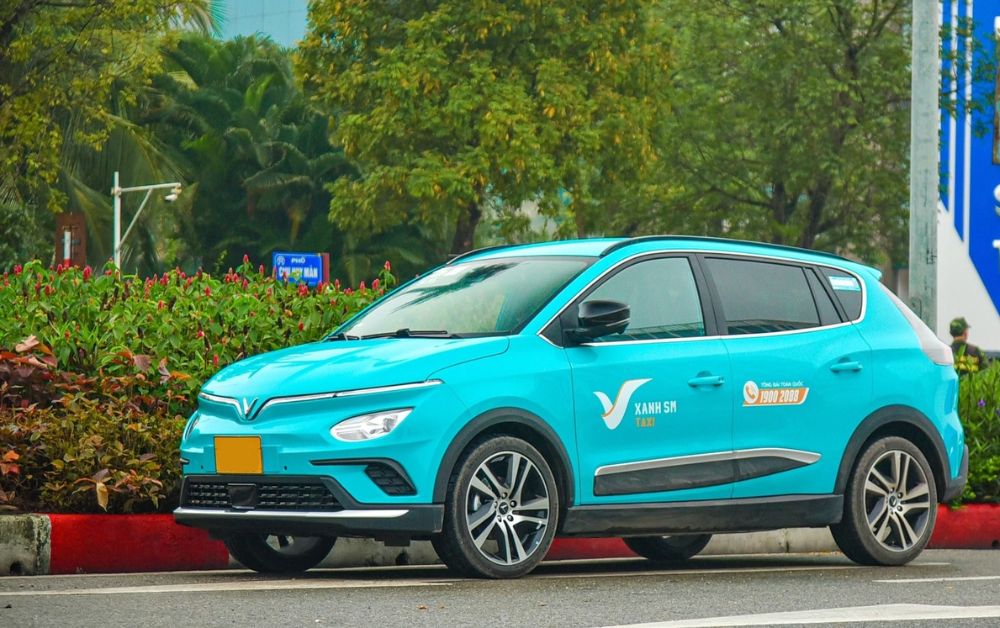 Đặt taxi Xanh SM nổi bật với tone màu lục lam hài hoà và dễ chịu (Ảnh: Xanh SM)