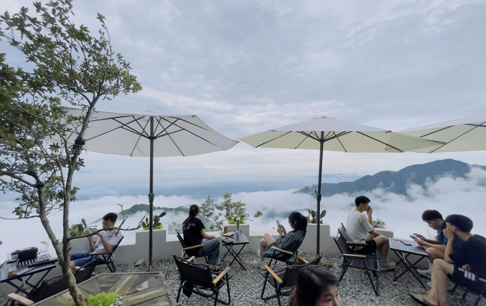 View quán Sky Gate Coffee ngắm trọn biển mây (Ảnh: Fanpage Cổng Trời Tam Đảo)