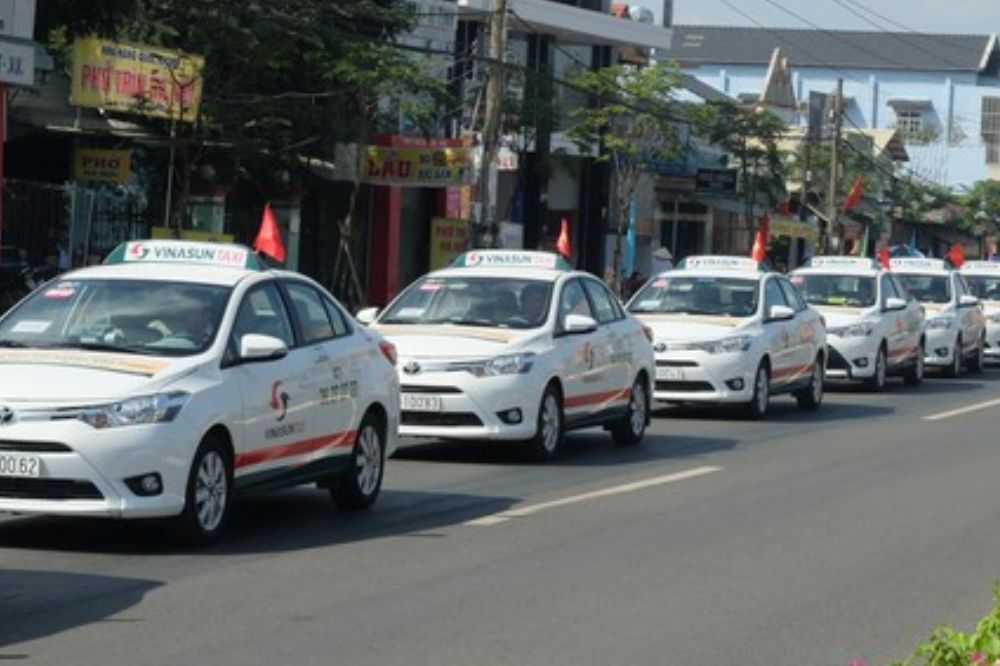 Các hãng taxi Cẩm Mỹ đáp ứng tốt nhu cầu đi lại của người dân (Ảnh: Sưu tầm Internet)