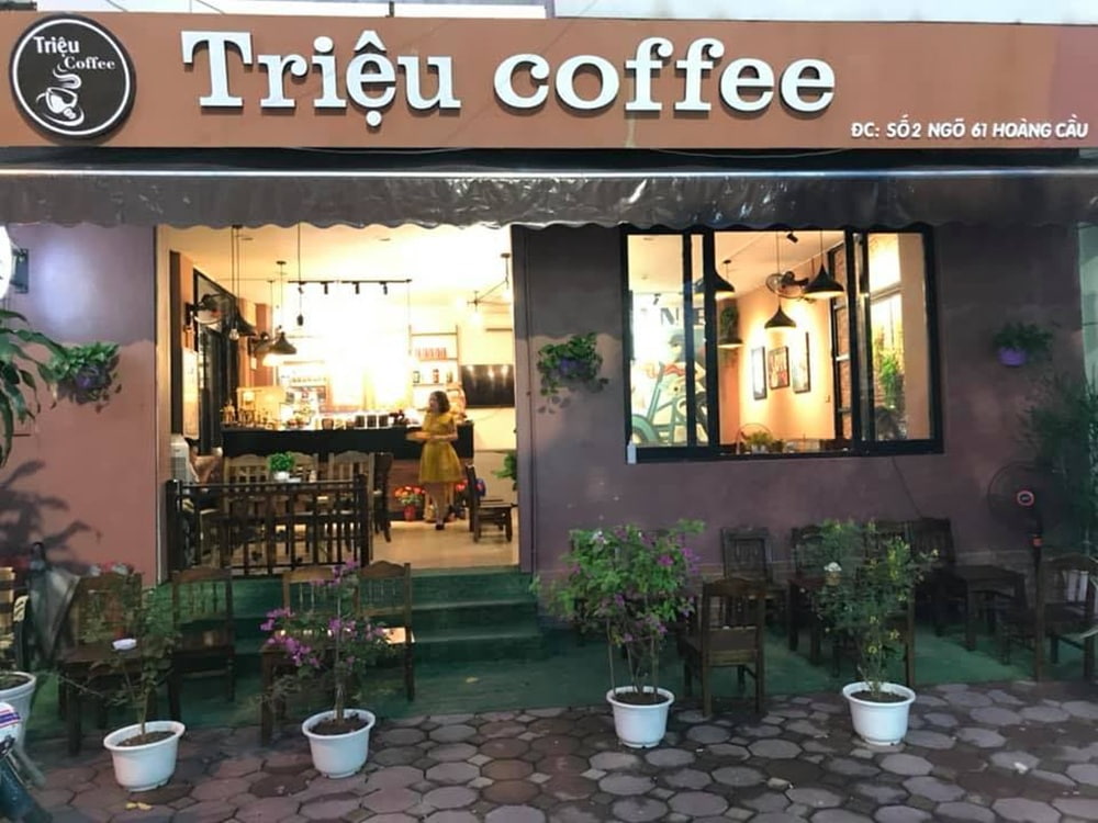 Triệu Coffee có mặt tiền thoáng đãng, gọn gàng