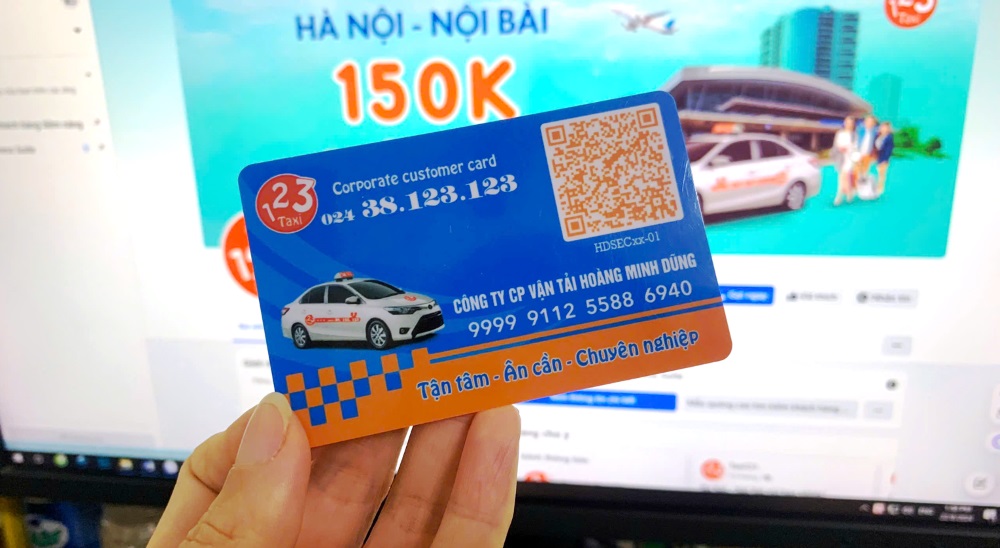 Thẻ QR cứng cho dịch vụ taxi trả sau (Ảnh: Taxi123.com.vn)