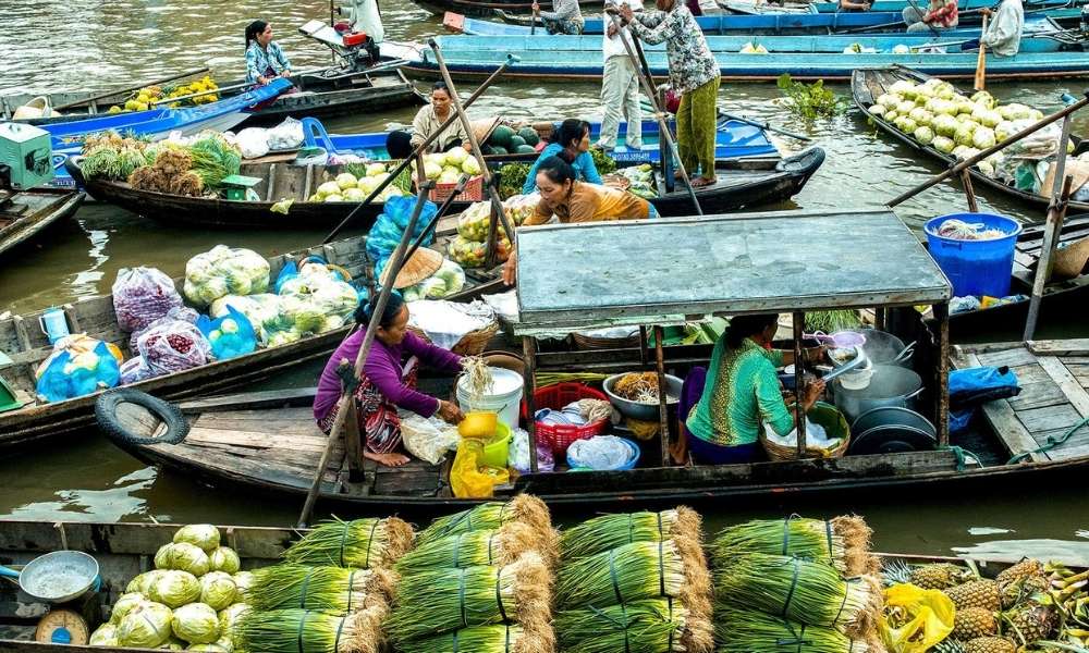 Chợ nổi Trà Ôn thu hút đông đảo khách du lịch ghé đến trong hành trình khám phá miền Tây 