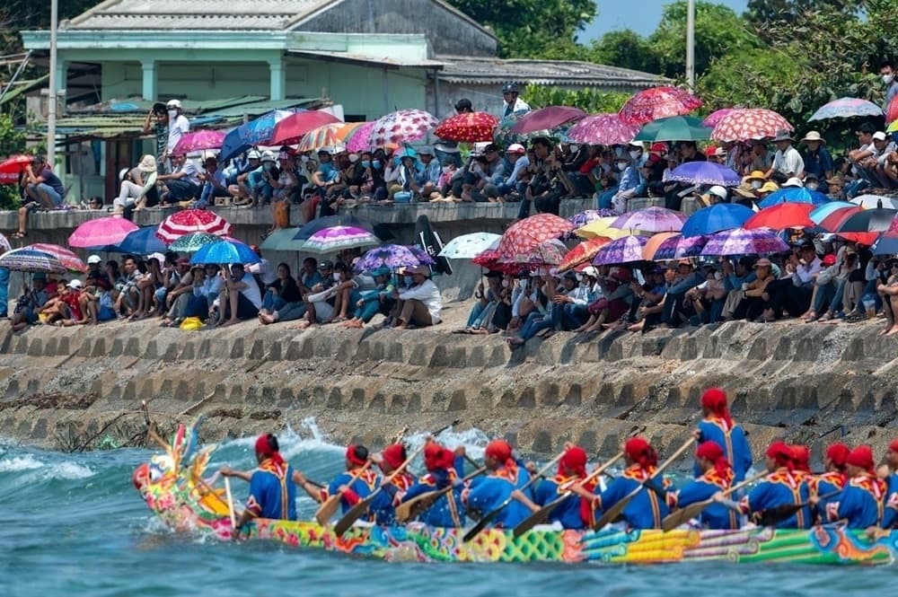 Lễ Khao lề Thế lính Hoàng Sa cũng góp phần gìn giữ nét văn hóa đặc trưng của cư dân vùng biển (Ảnh: Báo Phụ nữ)