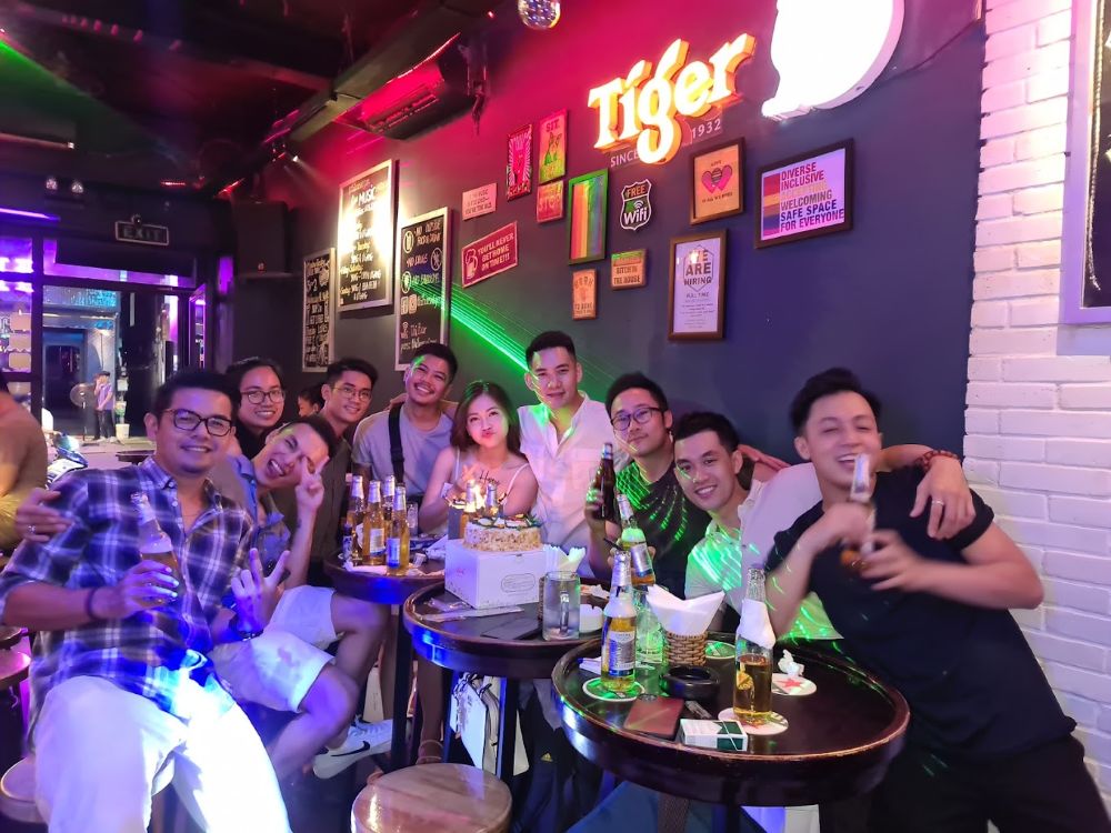 Nơi giải trí của giới trẻ về đêm tại quán Thi Bar SaiGon 