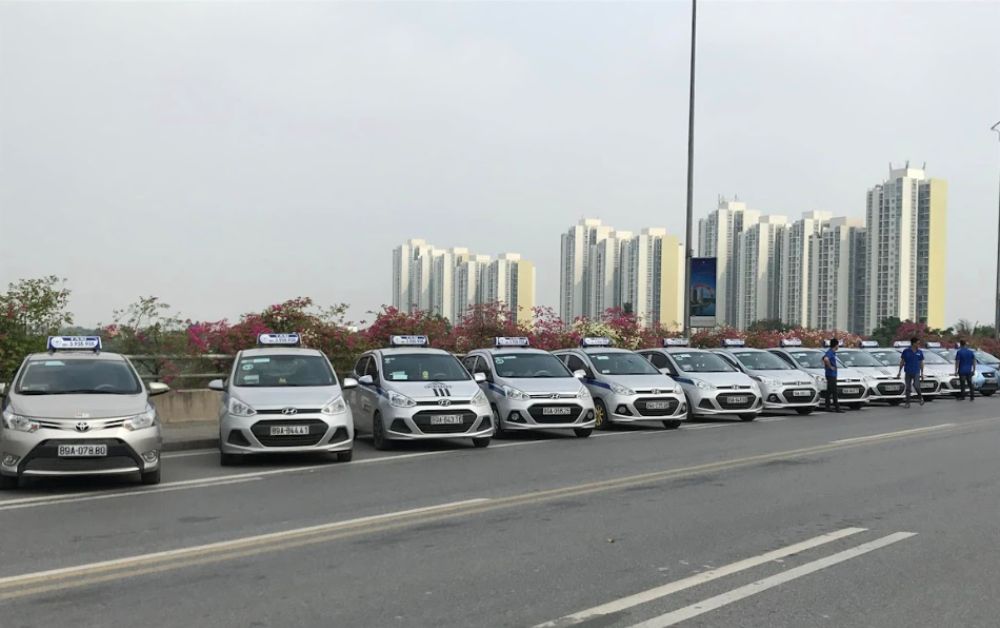 Taxi Hoàng Mạnh cho vận hành đội xe taxi Hyundai i10 tiết kiệm nhiên liệu (Ảnh: Sưu tầm Internet)