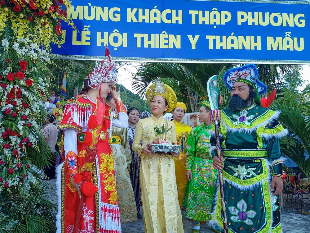 Các nghệ sĩ múa bóng trong lễ hội Am Chúa - Nét đẹp văn hóa truyền thống (Ảnh: Sưu tầm internet)