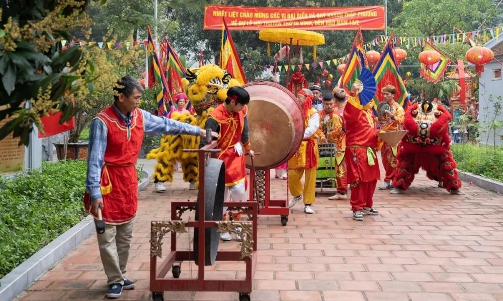 Lễ hội đình Hào Nam được diễn ra trong bầu không khí tưng bừng