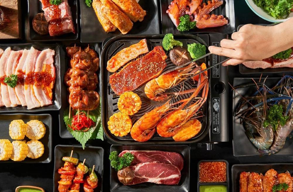 Thịt bò Mỹ, hải sản nướng sốt cay, gà xiên que BBQ tạo nên trải nghiệm nướng độc đáo tại Pink Pong 