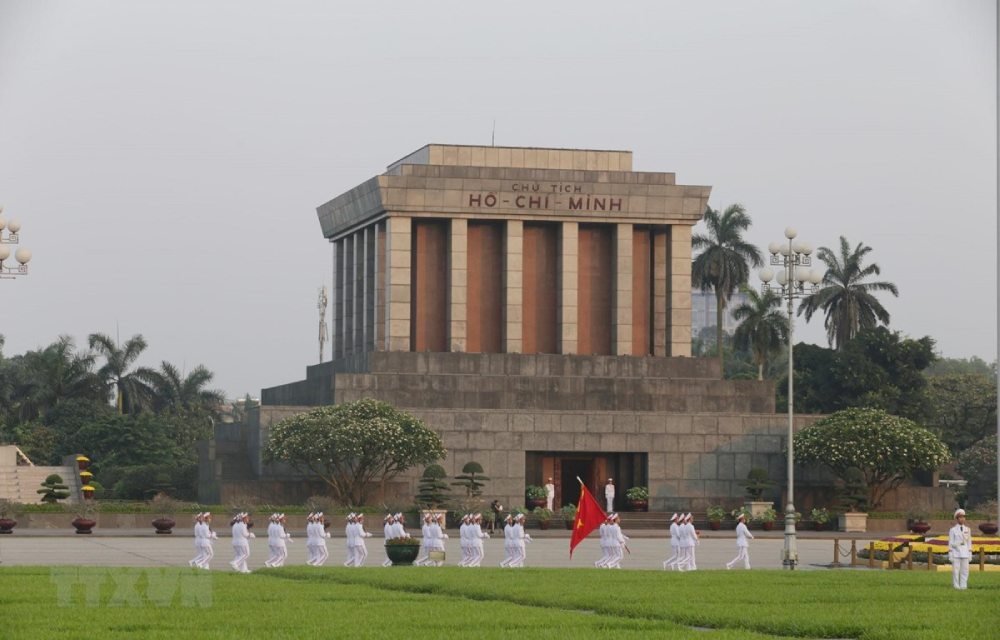 Không gian uy nghiêm của Lăng Chủ tịch Hồ Chí Minh, nơi yên nghỉ của vị lãnh tụ vĩ đại (Ảnh: Sưu tầm Internet)