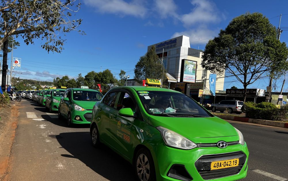 Đội xe Mai Linh taxi với quy mô lớn tại Gia Nghĩa đáp ứng nhu cầu di chuyển của khách hàng (Ảnh: Sưu tầm Internet)