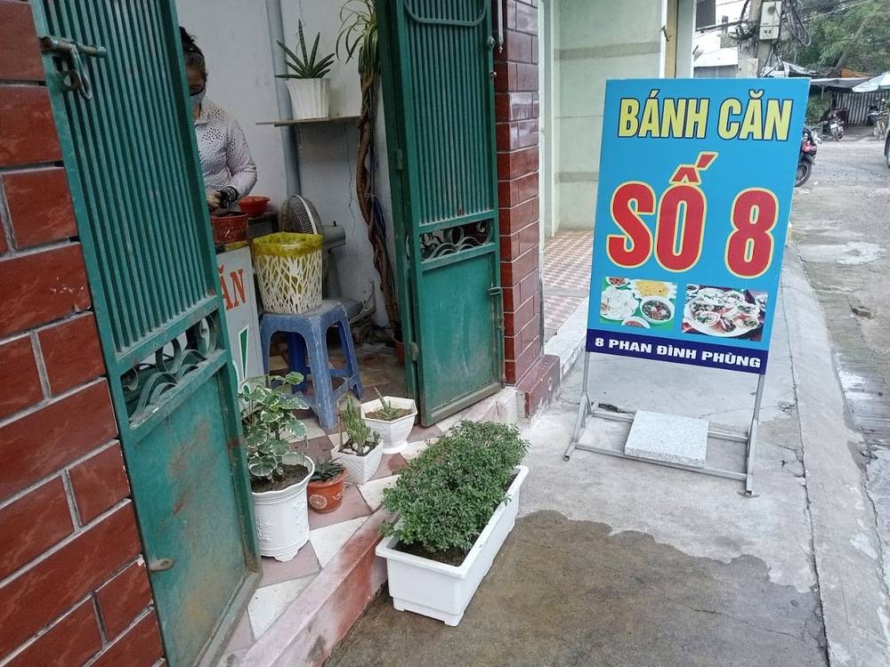 Quán bánh căn số 8