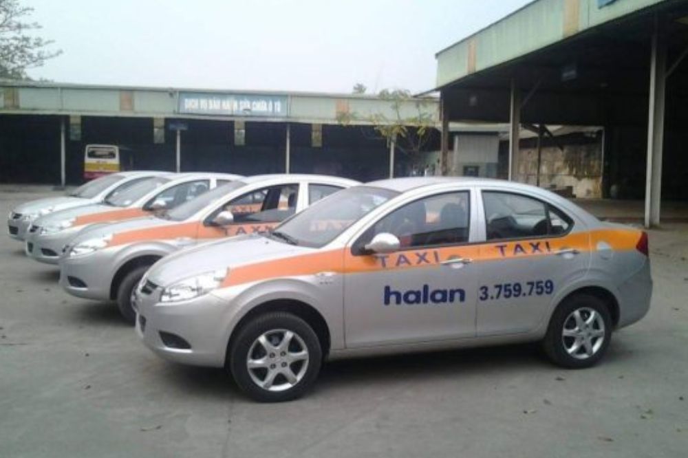 Taxi Hà Lan phục vụ nhu cầu đi lại của người dân Đại Từ (Thái Nguyên) (Ảnh: Sưu tầm Internet)