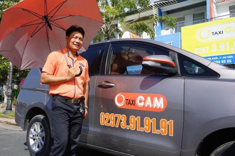 Đội ngũ tài xế Taxi Cam phục vụ chuyên nghiệp, tận tâm(Ảnh: Sưu tầm Internet)