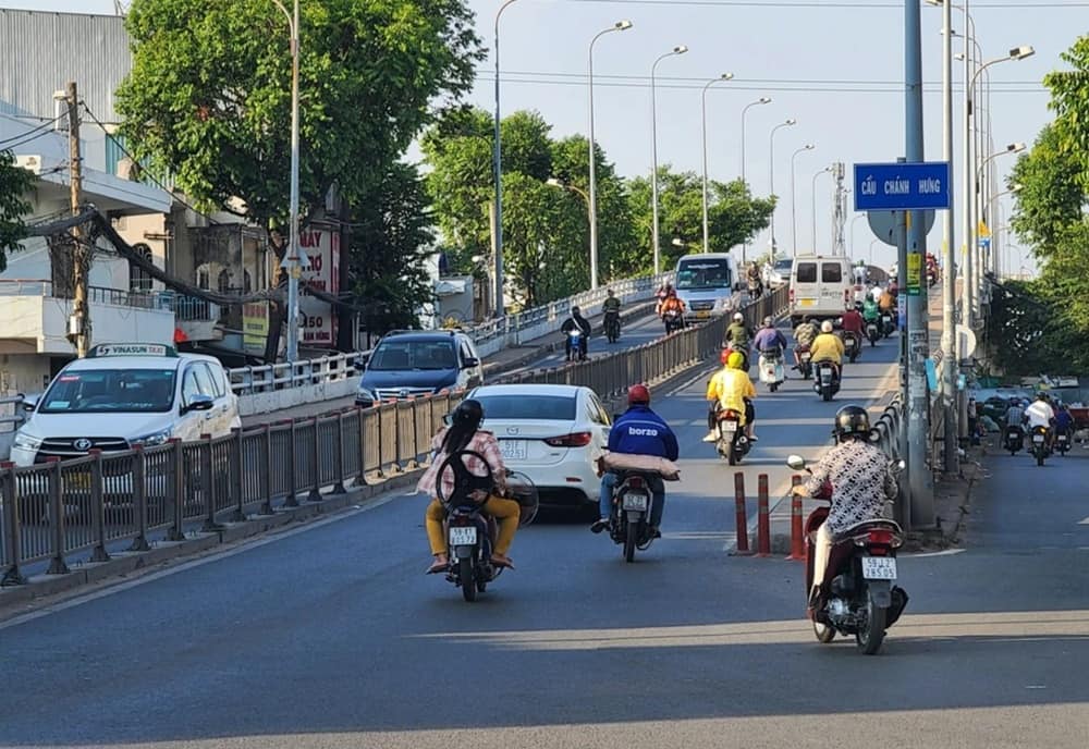 Xe máy là lựa chọn tiện lợi nếu bạn cần di chuyển nhanh chóng ở TP. Hồ Chí Minh (Ảnh: Sưu tầm Internet)