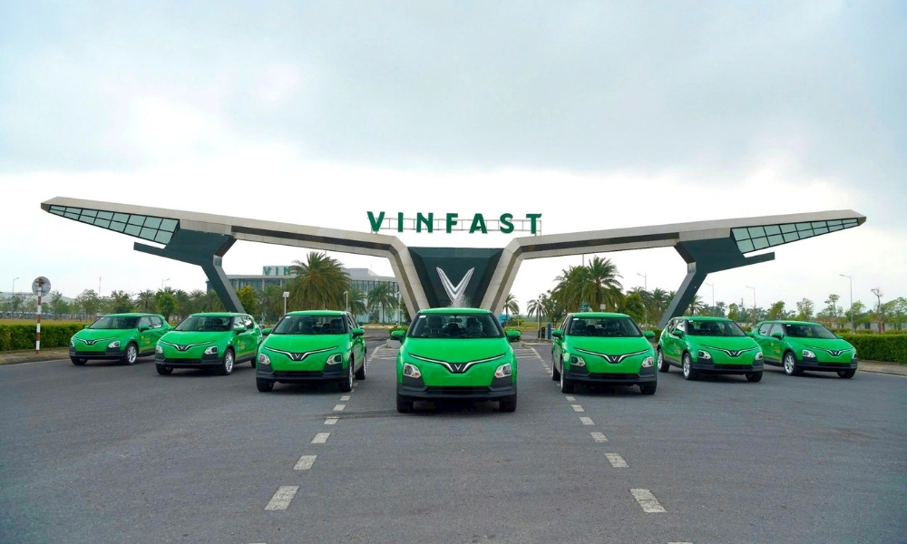 Dàn xe VinFast của taxi Mai Linh khiến nhiều người thích thú