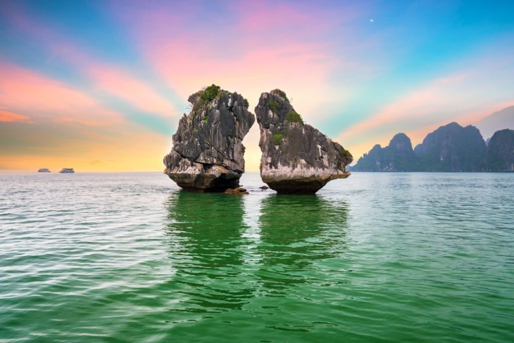 Hòn Trống Mái là hòn đảo nhỏ tại Hạ Long Bay (Ảnh: Sưu tầm Internet)