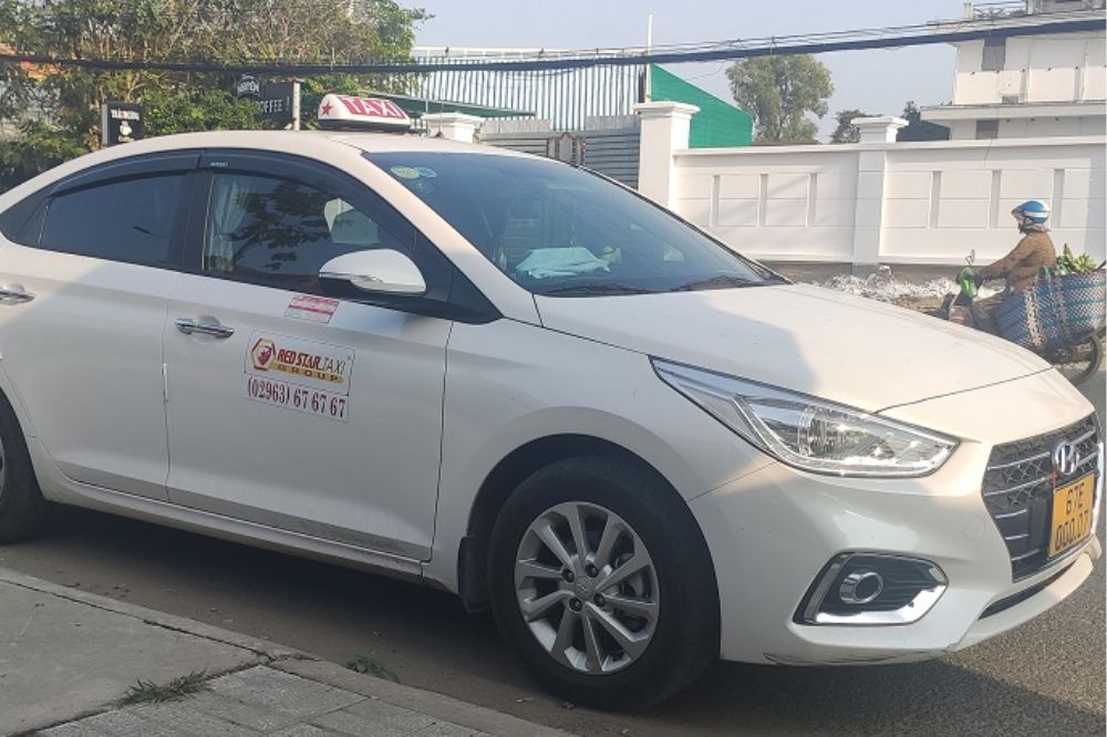 Taxi Sao Đỏ 4 chỗ tại Châu Đốc, An Giang (Ảnh: Sưu tầm Internet)