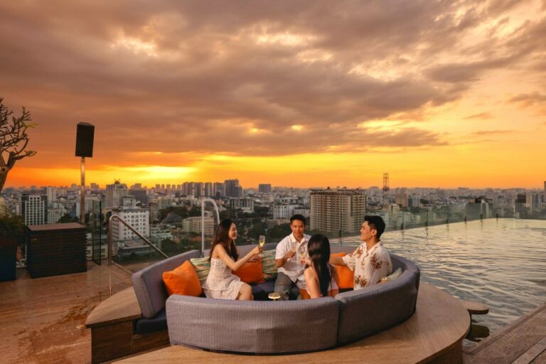 Lưu ngay 9 rooftop Quận 3 cực chill view bao trọn thành phố | Green SM