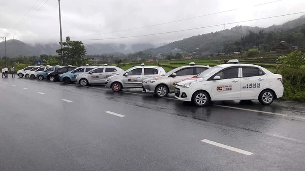 Hiện nay có nhiều hãng taxi đang hoạt động tại Đồng Văn-Hà Giang (Ảnh: sưu tầm internet)