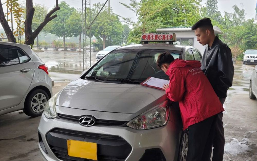 Taxi Thịnh Hưng Tam Đảo luôn kiểm tra chất lượng hệ thống xe trước khi hoạt động (Ảnh: Sưu tầm Internet)