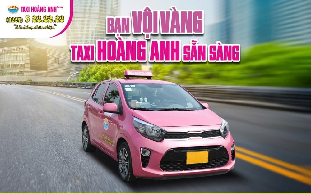 Màu hồng thương hiệu của taxi Hoàng Anh giúp khách hàng dễ dàng nhận diện (Ảnh: Fanpage HOANG ANH TAXI)