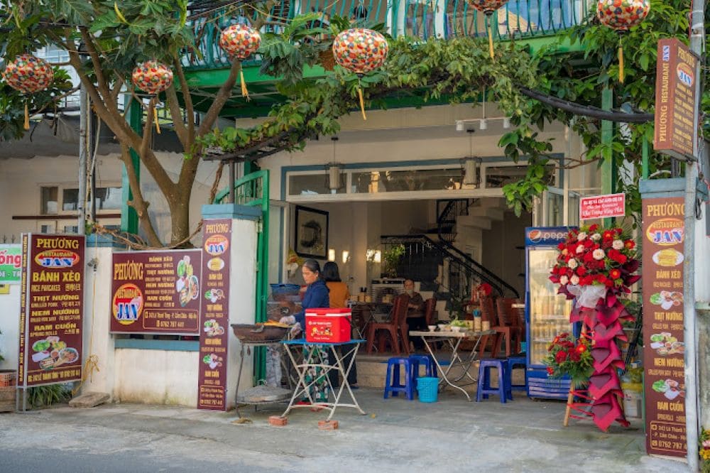 Phía bên ngoài không gian quán Restaurant JAN Hội An