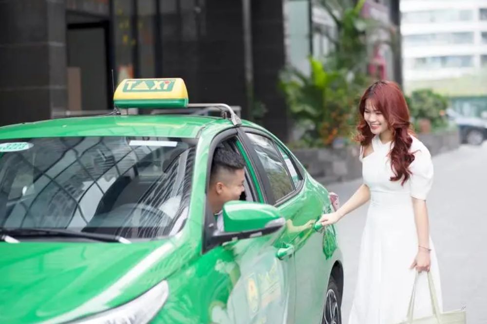 Tài xế taxi Mai Linh thân thiện, chuyên nghiệp (Ảnh: Traveloka.com)