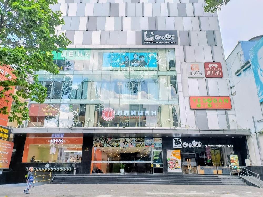 Saigon Mall Cao Thắng cung cấp không gian mua sắm và giải trí đa dạng (Ảnh: Sưu tầm Internet)