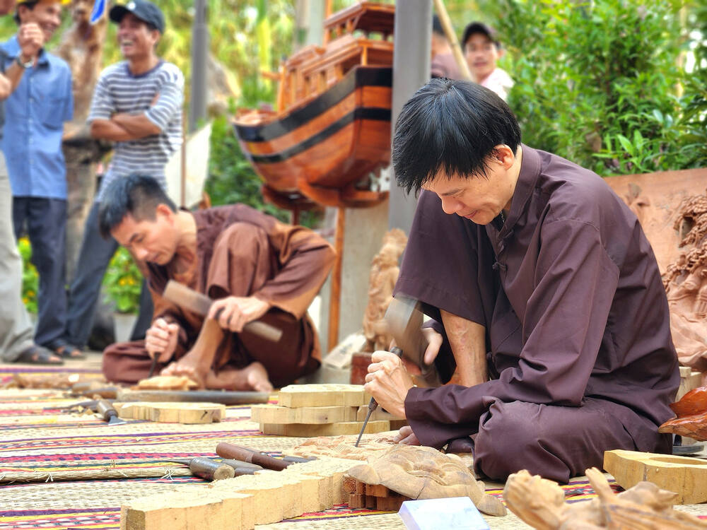 Hơi thở xưa cũ vẫn vang vọng trong không gian mộc mạc của làng mộc Kim Bồng bên sông Thu Bồn (Ảnh: Sưu tầm internet)