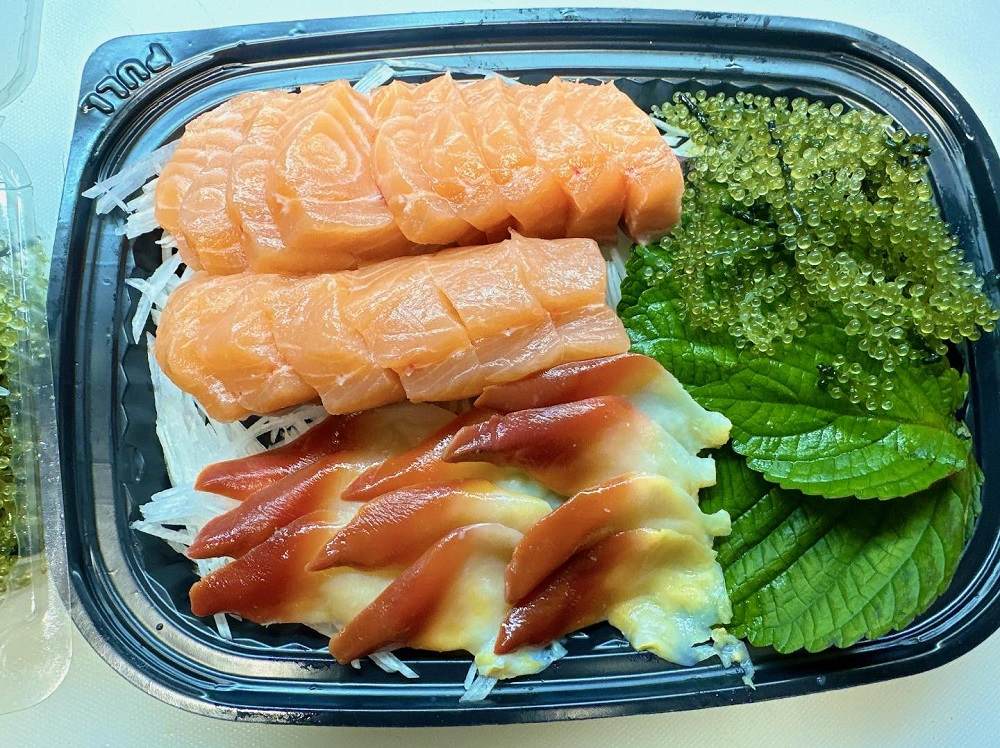 Do có không gian nhỏ nên Sushi H được nhiều người mua về nhà thưởng thức