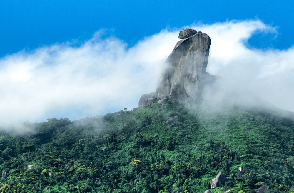 Núi Đá Bia tại Phú Yên 