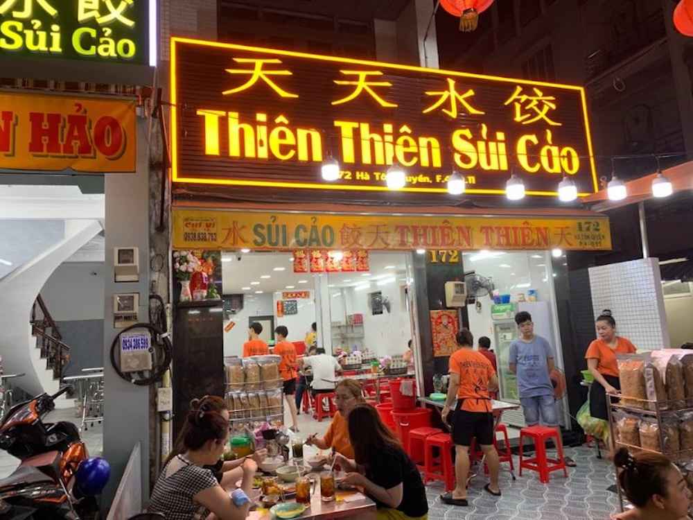 Không gian quán Thiên Thiên nhỏ nhưng sạch sẽ 