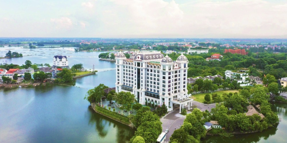 Lối kiến trúc tân cổ điển toát lên vẻ sang trọng cho khách sạn (Ảnh: Westlake Hotel & Resort Vinh Phuc)