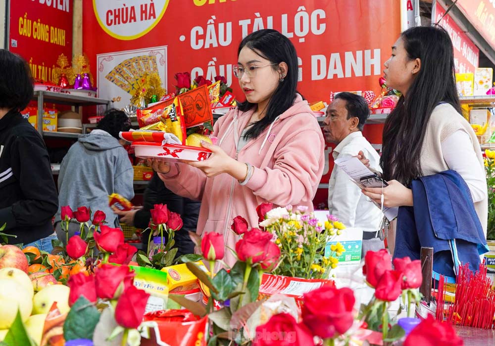 Hướng dẫn chuẩn bị mâm lễ và văn khấn cầu duyên chùa Hà 