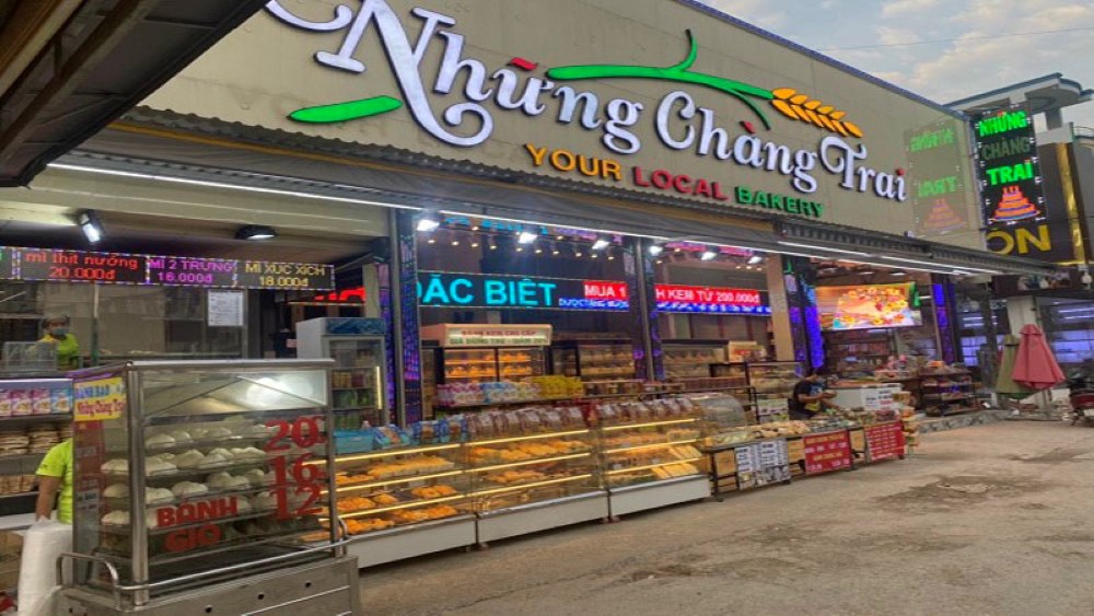 Không chỉ bán bánh mì, Những Chàng Trai còn có vô vàng loại bánh ngọt khác (Ảnh: Sưu tầm Internet)